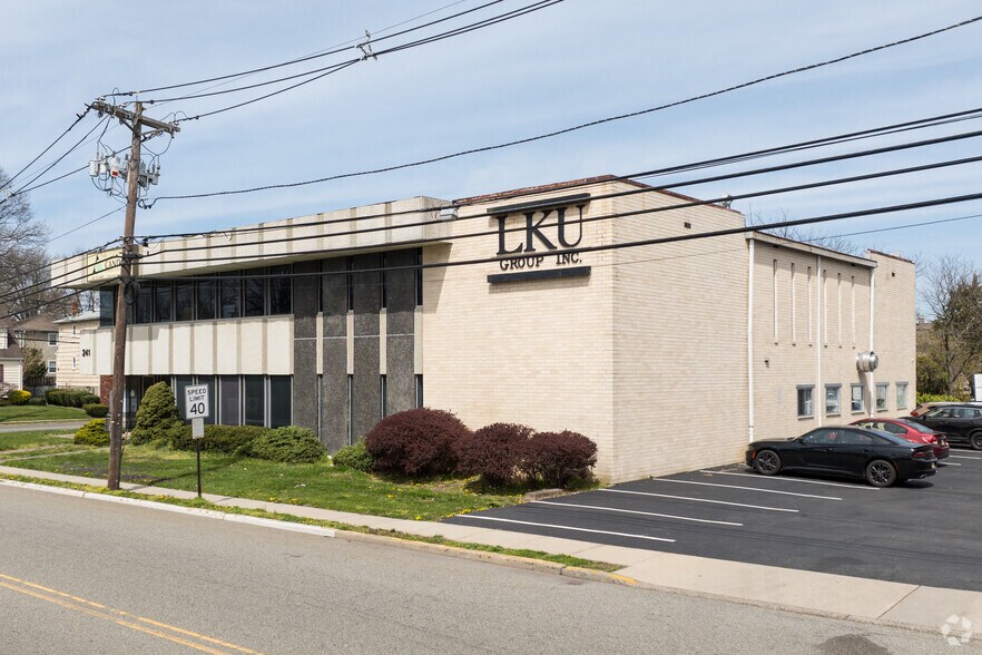 More Photos Of 241 Molnar Dr, Elmwood Park Medical For Lease