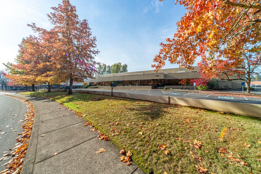 More Photos Of 2755 Pence Loop SE, Salem Medical For Sale