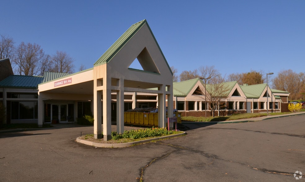 More Photos Of 7 Century Hill Dr, Latham Office For Lease