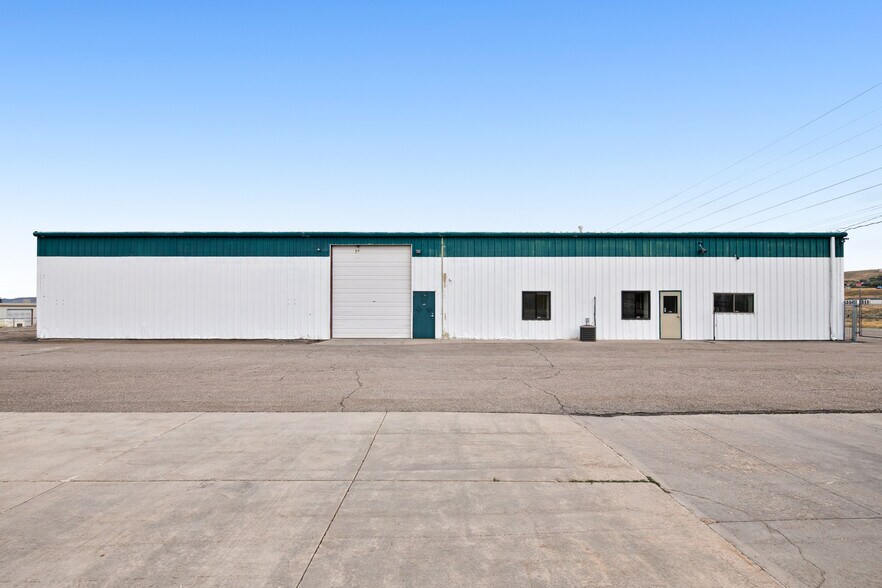 More Photos Of 80 Allegiance Cir, Evanston Industrial For Lease