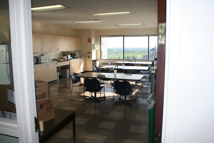 More Photos Of 1350 Main St, Springfield Office For Lease