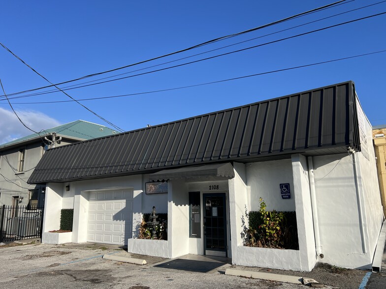 More Photos Of 2108 W Kennedy Blvd, Tampa Freestanding For Lease