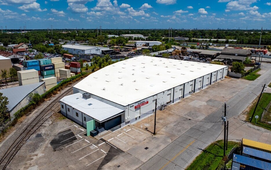 More Photos Of 6015 Murphy St, Houston Warehouse For Lease