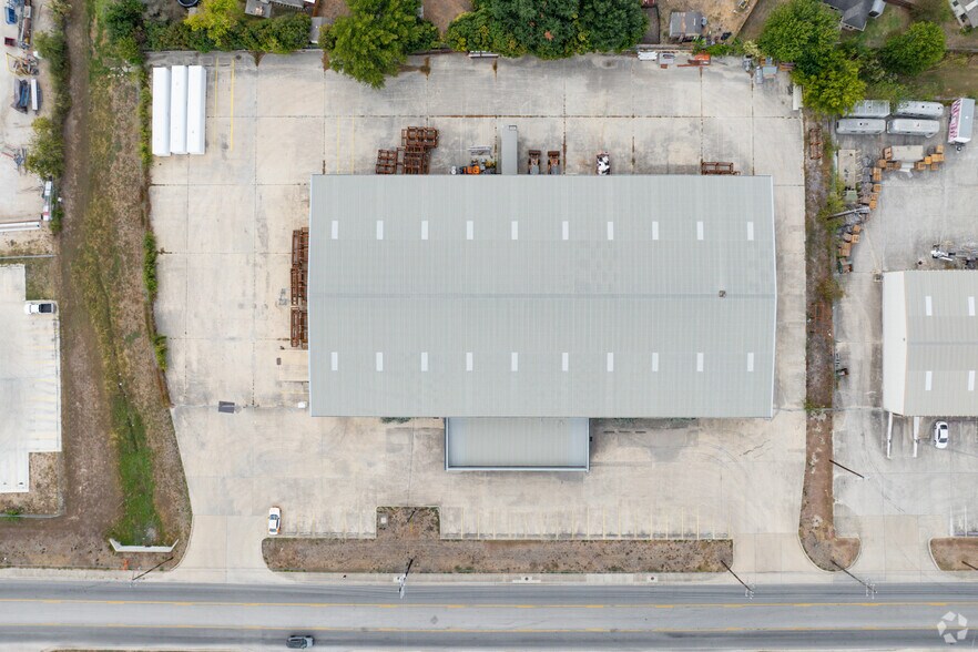 More Photos Of 1300 Goforth Rd, Kyle Warehouse For Lease