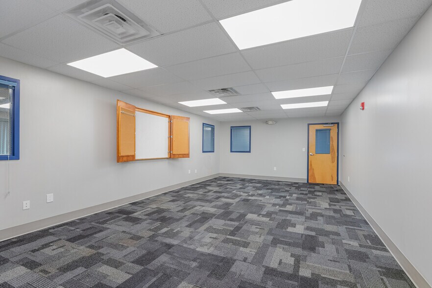 More Photos Of 411 Commerce Ln, West Berlin Medical For Sale