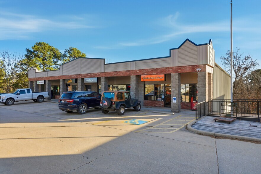 More Photos Of 3022 E Van Buren, Eureka Springs Storefront For Lease