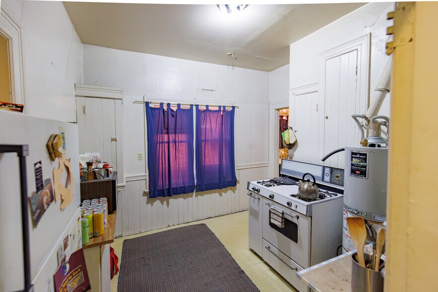 More Photos Of 667 10th St, Oakland Apartments For Sale