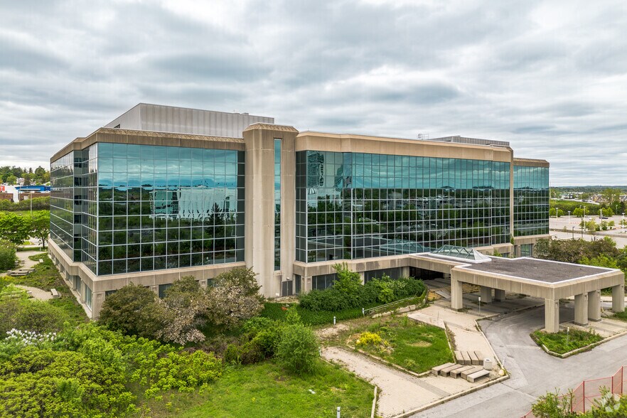 More Photos Of 555 Boul Carriere, Gatineau Office For Sale