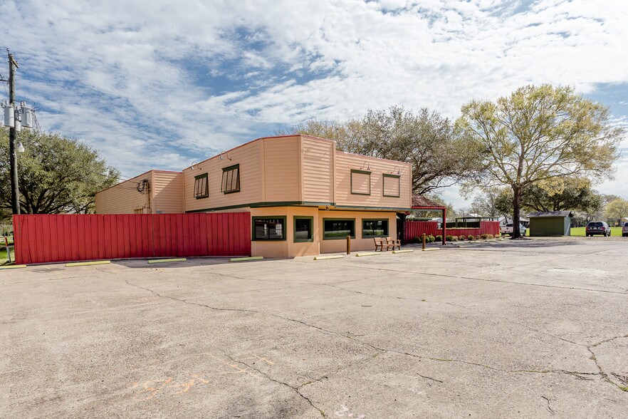 More Photos Of 15407 Highway 36, Needville Restaurant For Sale