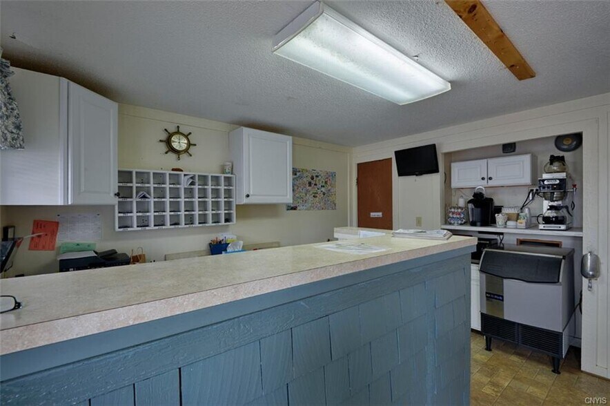 More Photos Of 6 Market St, Alexandria Bay Hotel For Sale