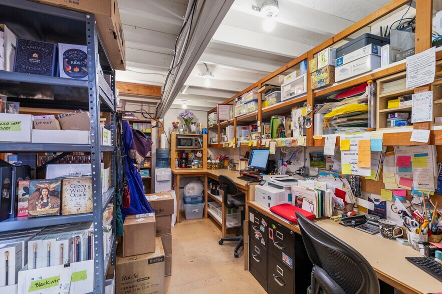 More Photos Of 936 Water St, Port Townsend Storefront Retail Residential For Sale