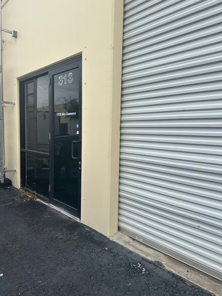 More Photos Of 17000 Alico Commerce Ct, Fort Myers Flex For Sale