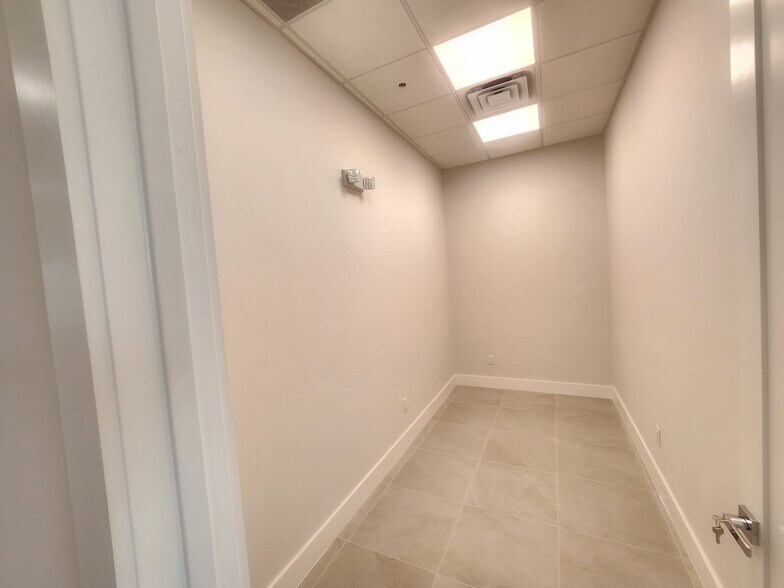More Photos Of 9100 Belvedere Rd, Royal Palm Beach Unknown For Lease