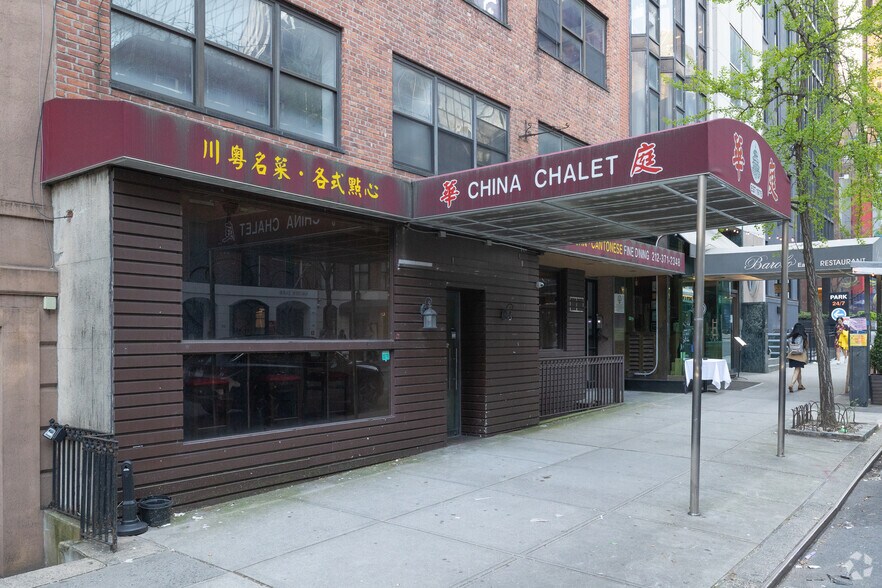 More Photos Of 216 E 49th St, New York Office For Lease