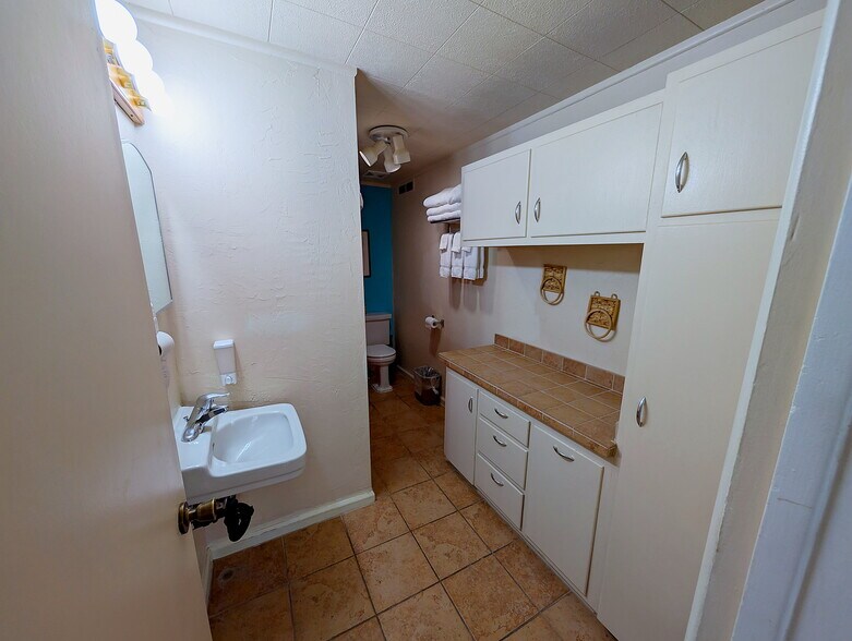 More Photos Of 166 S 400 E, Moab Hotel For Sale