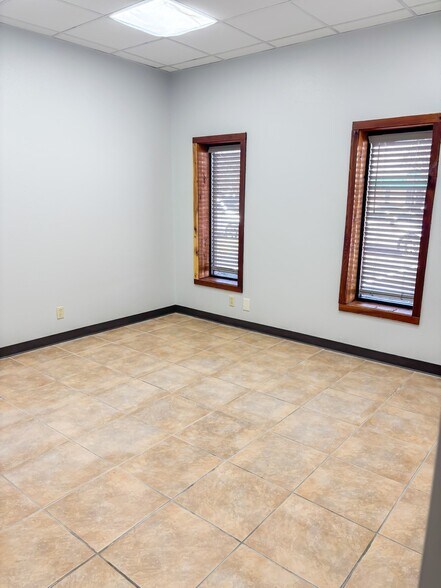 More Photos Of 116 Commercial Pl, Schertz Warehouse For Sale