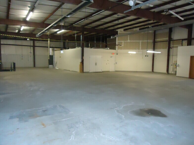 More Photos Of 3864 Race Rd, Cincinnati Light Manufacturing For Lease