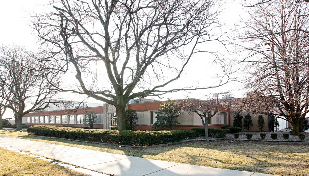 More Photos Of 1625 W Maple Rd, Troy Manufacturing For Sale