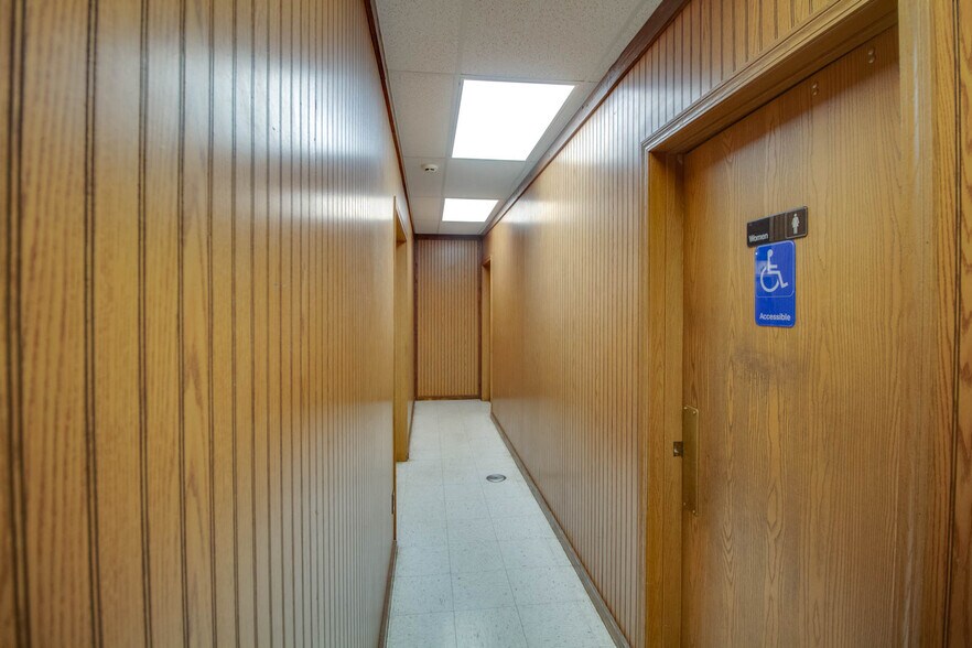 More Photos Of 201 McCausland St, Carlinville General Retail For Sale