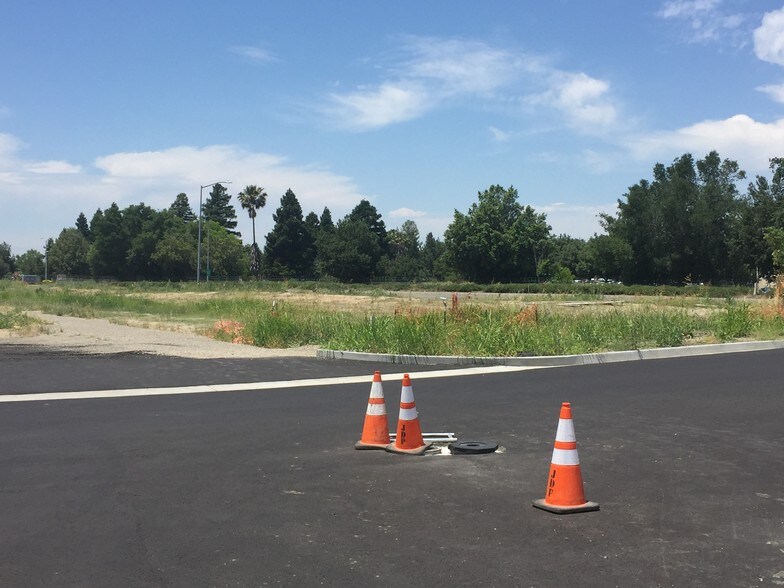 More Photos Of Reed Ave, West Sacramento Land For Lease
