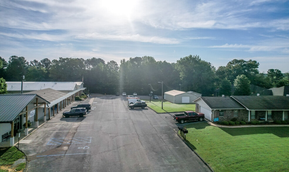 More Photos Of 2889 S Lamar Blvd, Oxford Flex For Sale