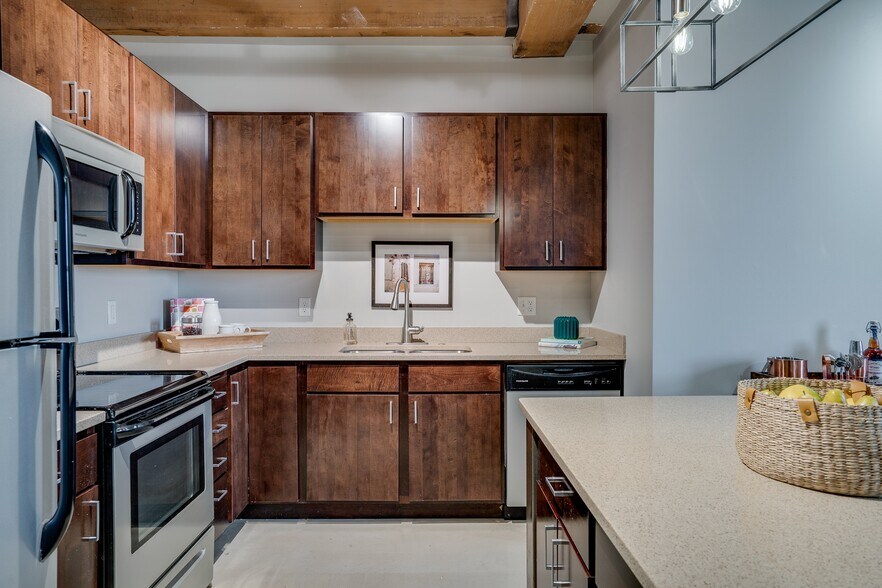 More Photos Of 2410 University Ave W, Saint Paul Apartments For Lease