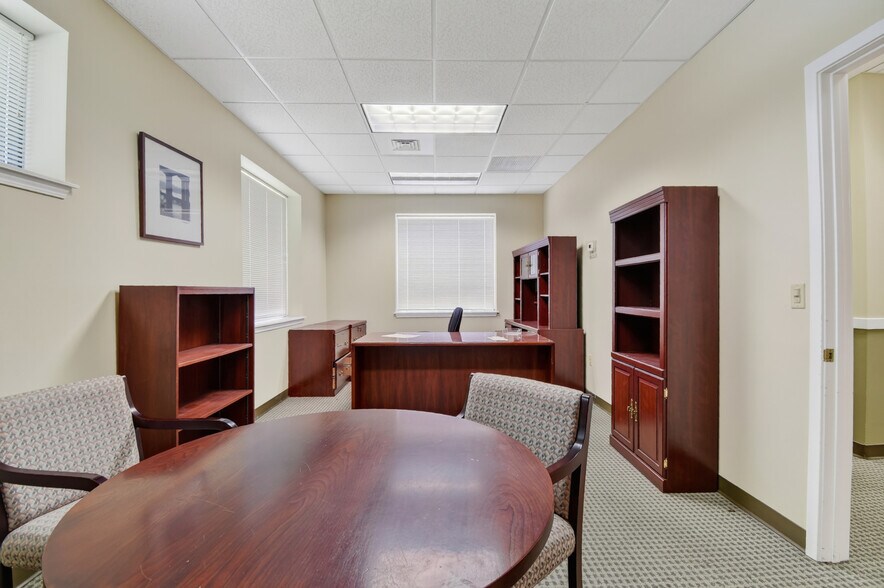 More Photos Of 6852 Belfort Oaks Pl, Jacksonville Medical For Sale