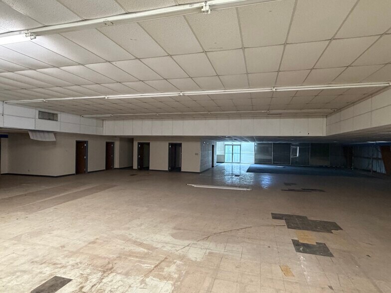 More Photos Of 803 E Mockingbird Ln, Victoria Industrial For Lease