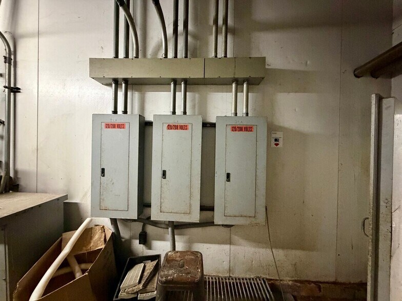 More Photos Of 30 Rockland Park Ave, Tappan Warehouse For Lease