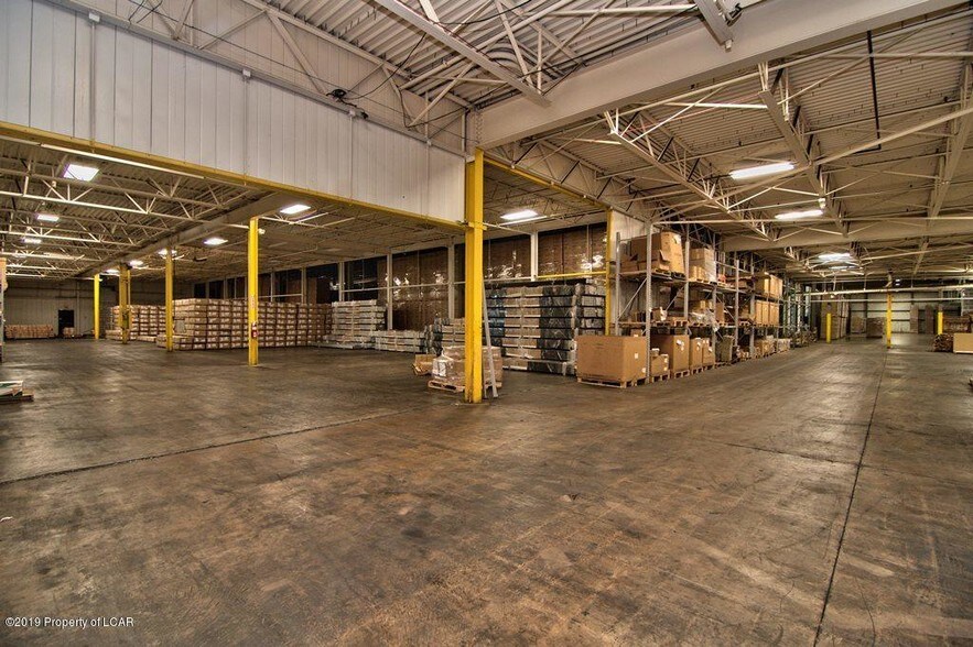 More Photos Of 220 Oak Hill Rd, Mountain Top Distribution For Sale
