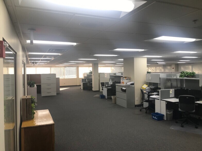 More Photos Of 1275 Wampanoag Trl, East Providence Office For Lease