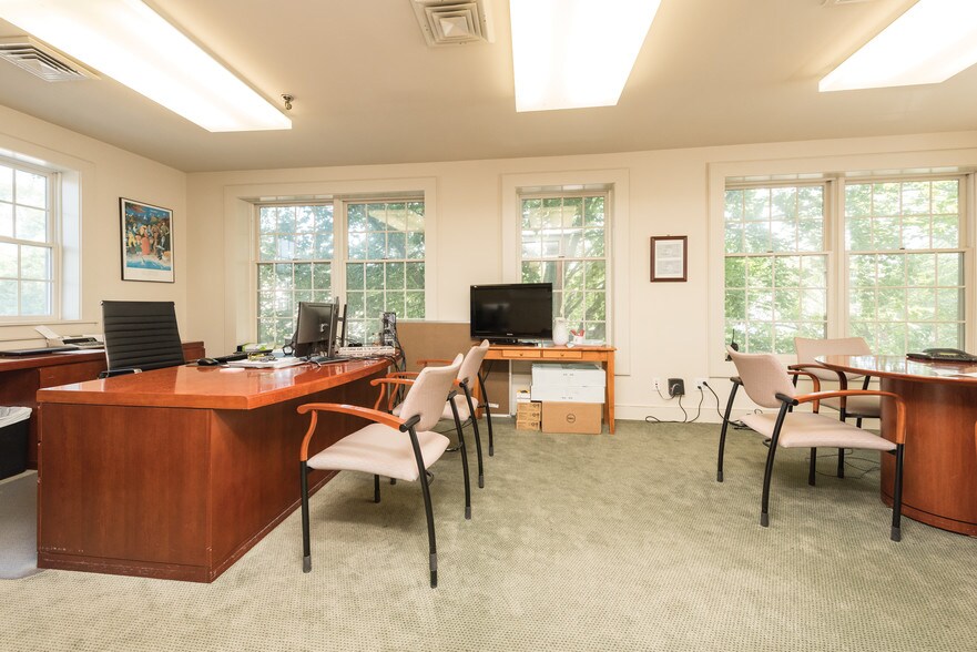 More Photos Of 53-55 Newtown Ln, East Hampton Storefront Retail Residential For Sale
