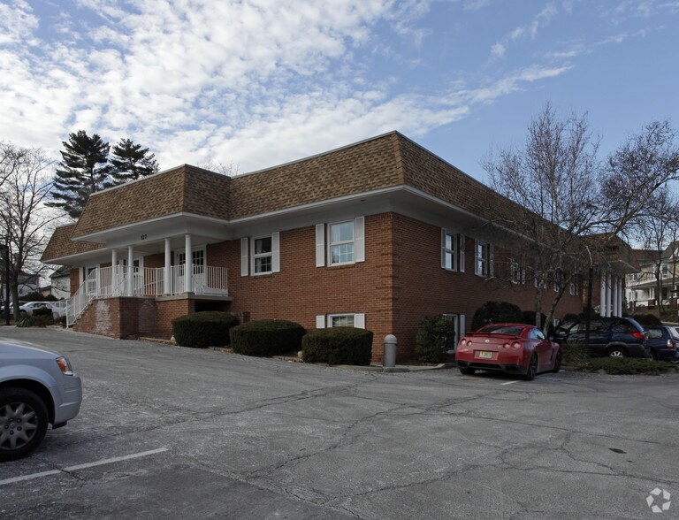More Photos Of 127 Union Ave, Ridgewood Medical For Lease
