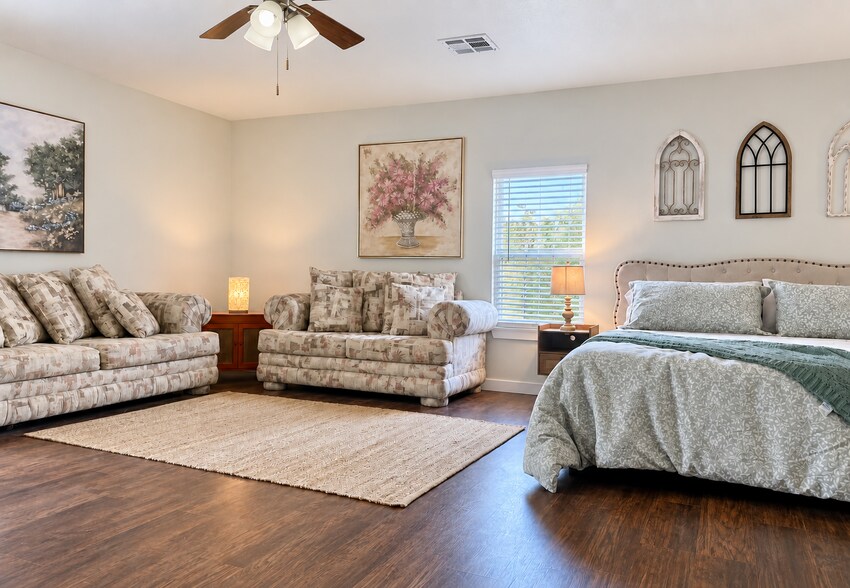 More Photos Of 112 US-290, Ledbetter Hospitality For Sale