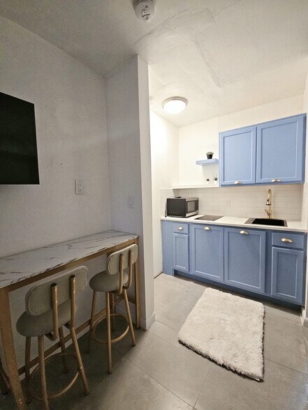 More Photos Of 2822 Pine Tree Dr, Miami Beach Apartments For Sale