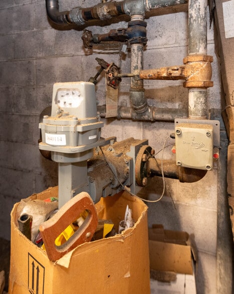 More Photos Of 5800 York Rd, Baltimore Restaurant For Sale