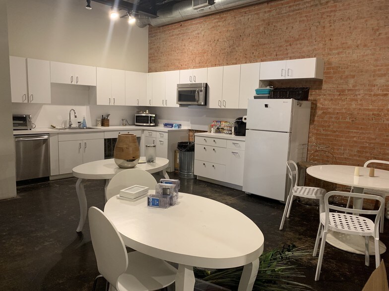 More Photos Of 200 Cole St, Dallas Office For Lease