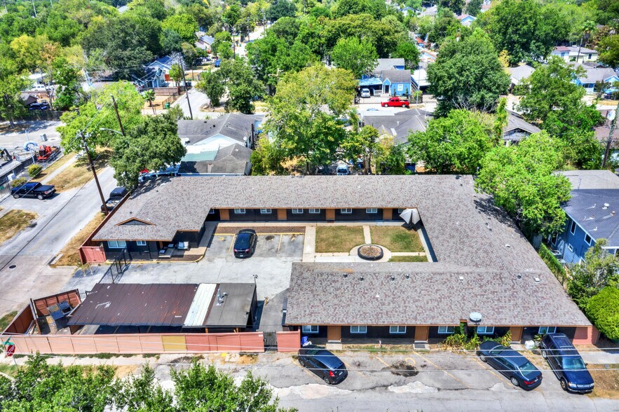 More Photos Of 7707 Glover St, Houston Apartments For Sale