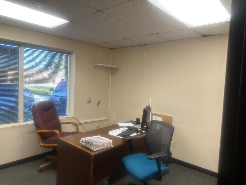More Photos Of 306 Commerce Dr, Exton Industrial For Sale