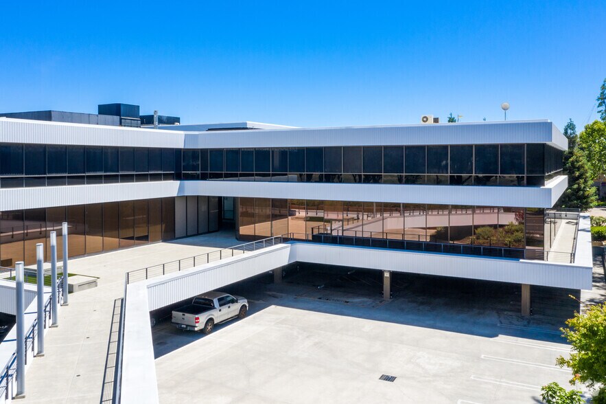 More Photos Of 10050 N Wolfe Rd, Cupertino Office For Lease