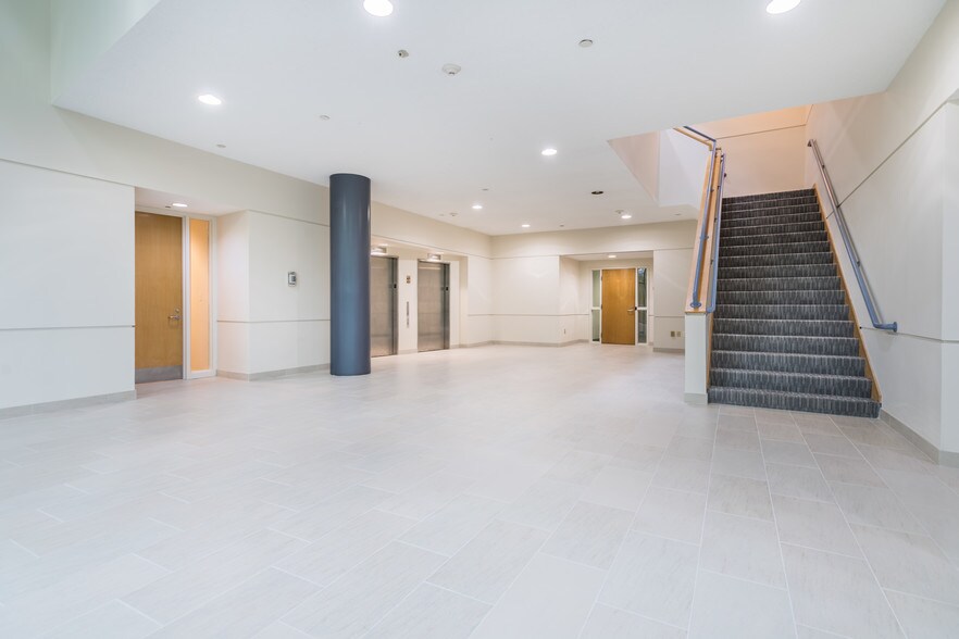 More Photos Of 250 Turnpike Rd, Southborough Office For Lease