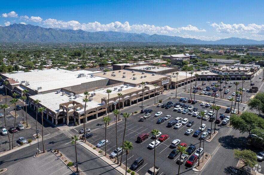 More Photos Of 2480 N Swan Rd, Tucson Unknown For Lease