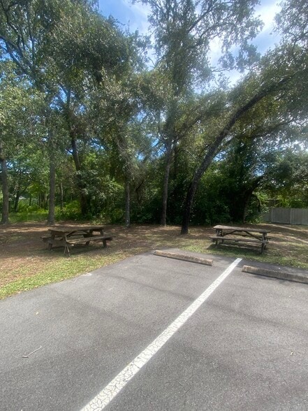 More Photos Of 15506 County Line Rd, Spring Hill Daycare Center For Lease