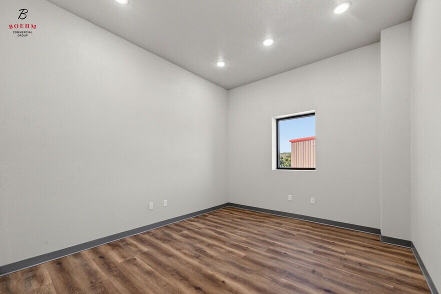 More Photos Of 50 Worth Dr, Boerne Warehouse For Lease