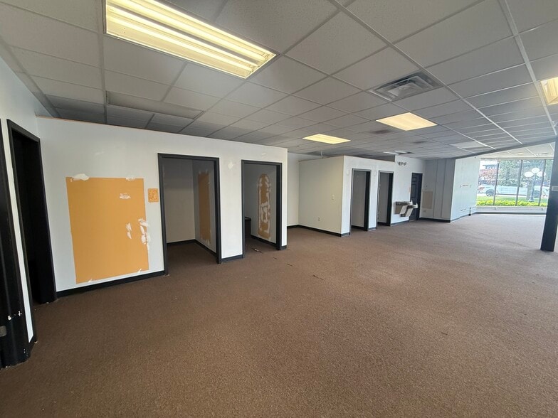 More Photos Of 49550-49560 Van Dyke Rd, Shelby Township Freestanding For Lease