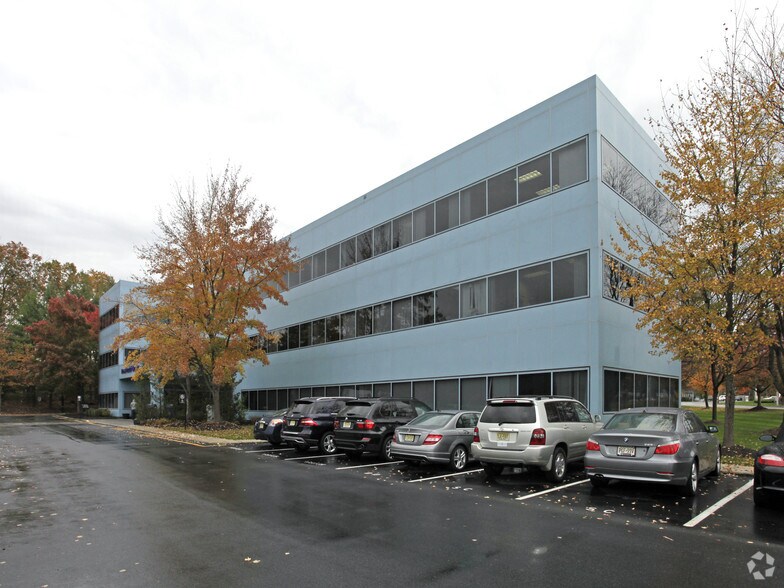 More Photos Of 293 Eisenhower Pky, Livingston Office Residential For Lease
