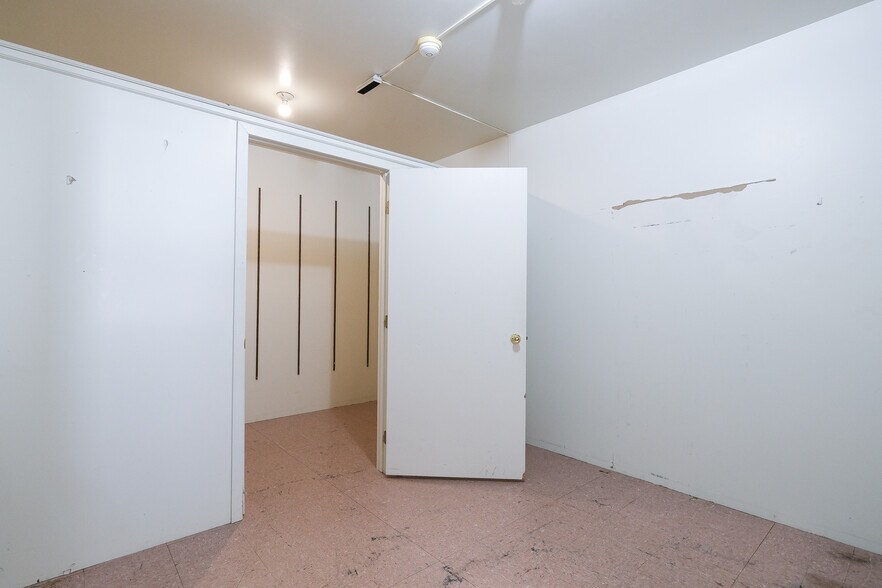 More Photos Of 915 S Front St, Mankato Office For Sale