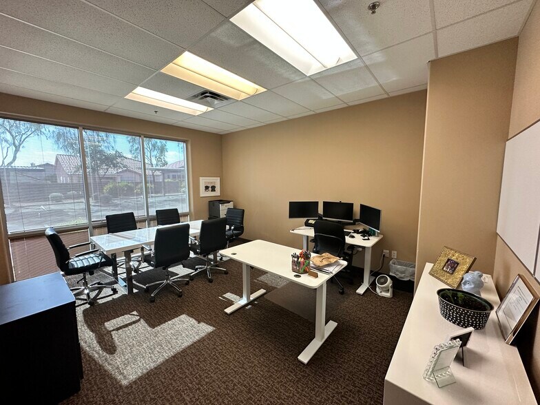 More Photos Of 4550 E Bell Rd, Phoenix Office For Sale