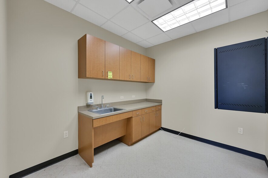 More Photos Of 1125 Cypress Station Dr, Houston Medical For Sale