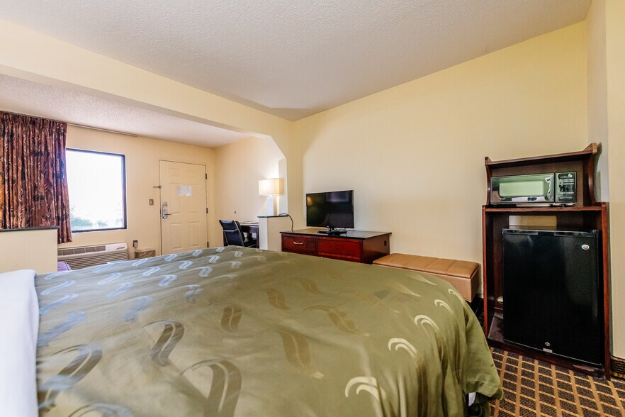 More Photos Of 115 Chapman Rd, Byron Hotel For Sale